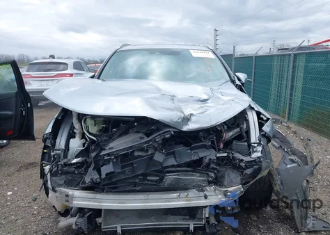 2017 Honda Cr-V Touring z USA, uszkodzony, nr VIN 5J6RW2H96HL019130